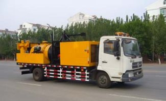 路面养护车
