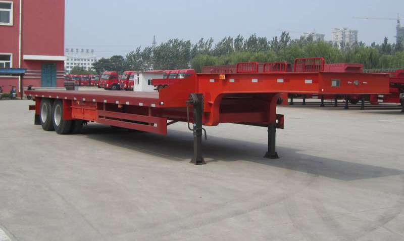 吉运13米29.4吨低平板半挂车(MCW9351TDP)
