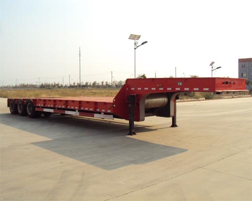 东堡13.5米28.5吨低平板半挂车(LY9409TDPA)