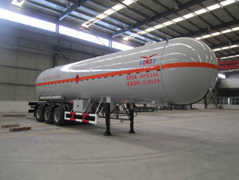 豫新13米23.1吨液化气体运输半挂车(XX9400GYQ)
