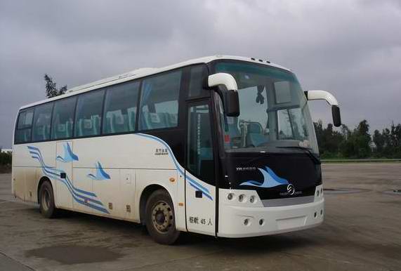 金旅10.5米24-47座客车(XML6103J13)
