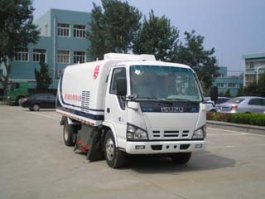 扫路车