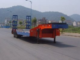 低平板半挂车