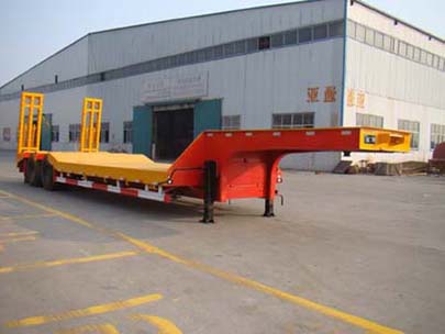 通亚达12.6米26.3吨低平板半挂车(CTY9341TDP)