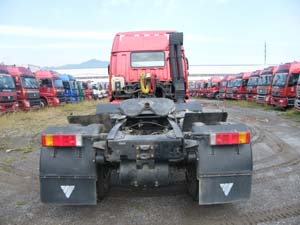 BJ4253SNFKB-1 欧曼半挂牵引车图片