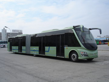 金旅18米24-56座城市客车(XML6180J13C)