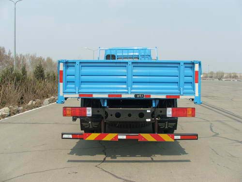 CA1133P9K2L4E 解放148马力单桥柴油6.5米国三平头柴油载货汽车图片