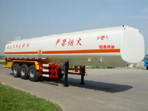 江淮扬天12.6米27吨化工液体运输半挂车(CXQ9404GHY)