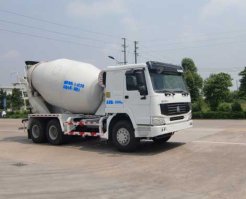 凌扬牌PC5252GJBHW混凝土搅拌运输车