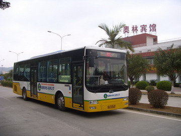五洲龙11.4米20-42座混合动力城市客车(FDG6111HEVG2)
