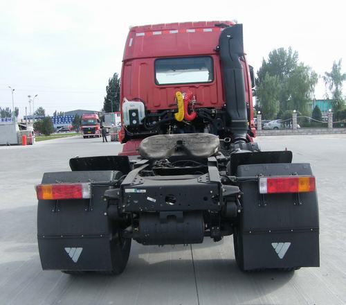 BJ4183SLFKA-6 欧曼半挂牵引车图片