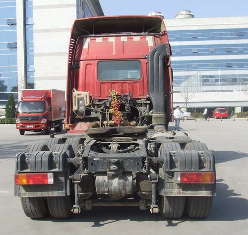 BJ4253SMFKB-9 欧曼半挂牵引车图片