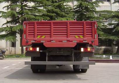 ZZ1254K60C5C1 黄河220马力前四后四(小三轴)柴油9.6米国三载货汽车图片