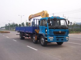 随车起重运输车