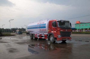 粉粒物料运输车