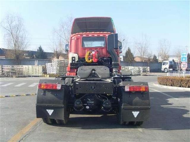 BJ4252SNFJB-10 欧曼半挂牵引汽车图片