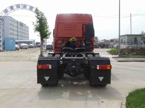 BJ4259SMFKB-4 欧曼半挂牵引车图片