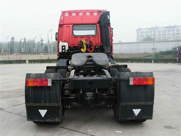 BJ4258SMFKB-11 欧曼半挂牵引车图片