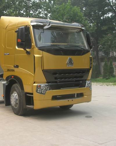 ZZ4187V3817P1CH 豪泺牵引汽车图片