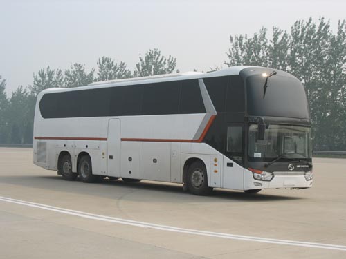 金龙13.7米24-67座客车(XMQ6140FYD4A)