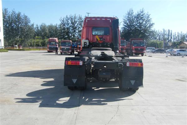 BJ4253SNFJB-13 欧曼半挂牵引车图片