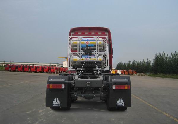 豪泺ZZ4257N3847E1LH牵引汽车公告图片