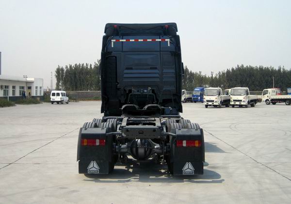 ZZ4256V324HC1H 汕德卡牵引汽车图片