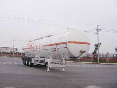 中集13米31吨化工液体运输半挂车(ZJV9404GHYTHA)