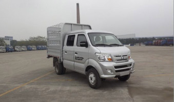 仓栅式运输车