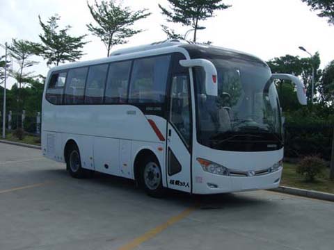 金龙7.5米24-33座客车(XMQ6759AYN4C)