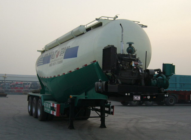 华宇达10.5米32吨中密度粉粒物料运输半挂车(LHY9401GFLB)