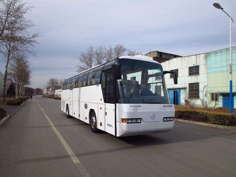 北方12米24-55座豪华旅游客车(BFC6120BNG1)