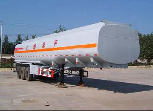 陆锋13米27吨化工液体运输半挂车(LST9390GHY)