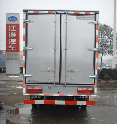HFC5815PX2 五叶3.9米厢式低速货车图片