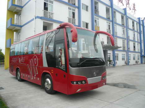 南骏8.3米24-37座客车(CNJ6830RB)