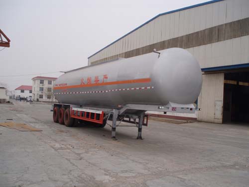 昌骅11.7米30吨化工液体运输半挂车(HCH9400GHYD)
