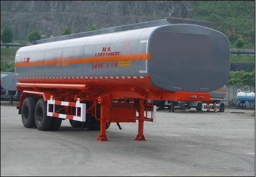 陆氏11米24.8吨化工液体运输半挂车(LSX9340GHY)