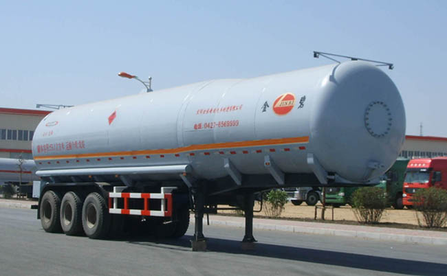 金碧13米30吨化工液体运输半挂车(PJQ9404GHY)