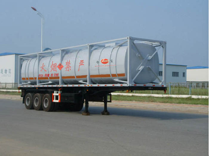 金碧13米28.5吨框架罐式化工液体运输半挂车(PJQ9402GHY)