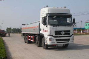华威驰乐牌SGZ5300GHYDFL3化工液体运输车