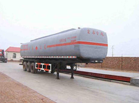 正康宏泰12.5米27.7吨化工液体运输半挂车(HHT9391GHY)