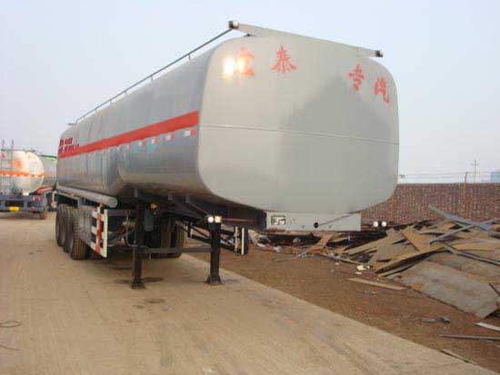 正康宏泰11米30.1吨化工液体运输半挂车(HHT9403GHY)