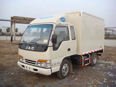 HFC4015PX1 五叶3.3米厢式低速货车图片