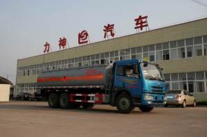 醒狮牌SLS5252GHYC3化工液体运输车