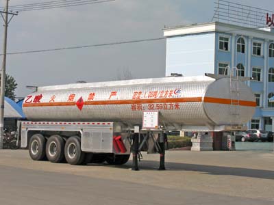 程力威11米32.6吨化工液体运输半挂车(CLW9404GHY)