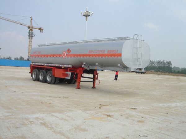 特运11.2米31.8吨化工液体运输半挂车(DTA9405GHY)