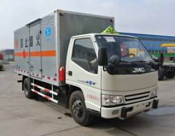 爆破器材运输车