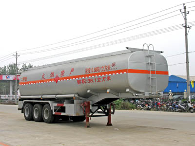 程力威11米32吨化工液体运输半挂车(CLW9406GHY)