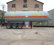 鲁征11.4米23.5吨液化气体运输半挂车(ZBR9402GYQ)