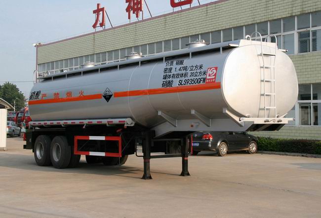 醒狮8.7米28吨腐蚀性物品罐式运输半挂车(SLS9350GFW)